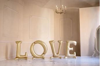 Globo Love Dorado Satín Gigante (300cm x 97cm)